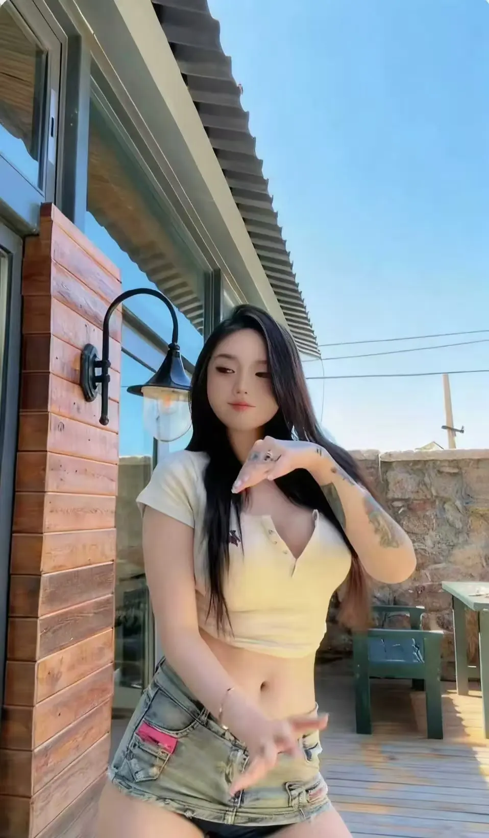 《Meena 成美男》高清全集免费在线看-未删减中文版资源全面开放-网盘备份无广告观看-Meena成美男一次看个够