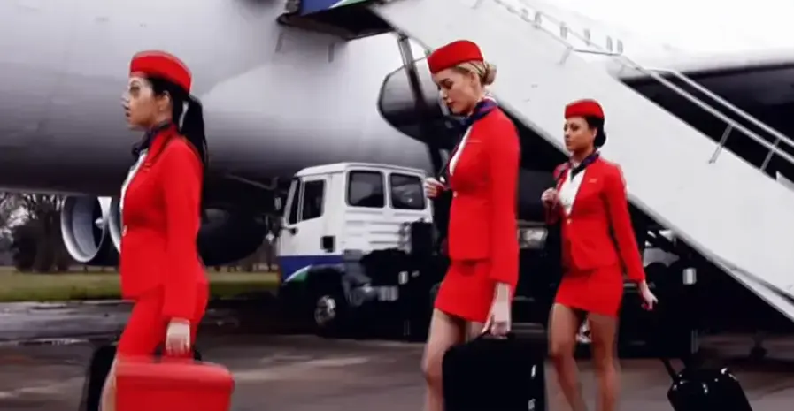 《法国空姐2018》多塞尔航空版高清中字完整版-电影全集免费在线观看-机舱封闭剧情全解析